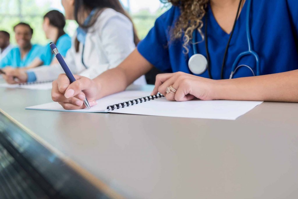 8 abreviações que o enfermeiro precisa conhecer na prescrição médica
