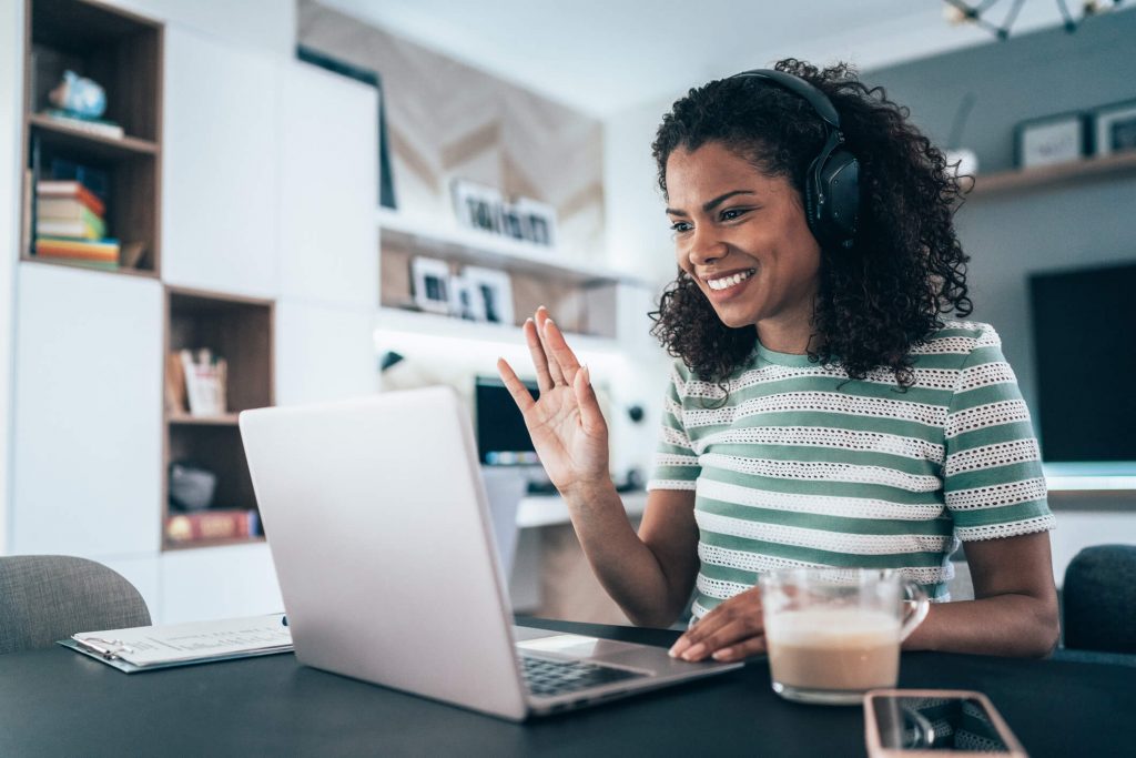 3 dicas de como se comportar em uma videochamada de estudos